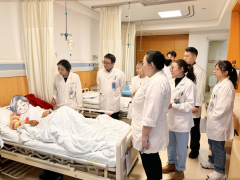 耳鸣综合疗法2.0让古稀老人告别耳鸣眩晕，重拾“耳畔宁静”耳鸣治疗需＂多管